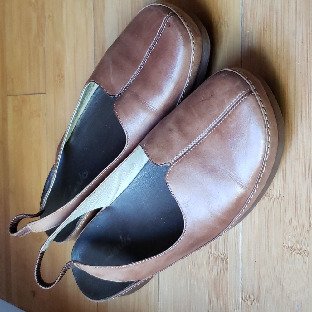 Women's Size 9 Leather Clarks Flat Slingback Shoes
